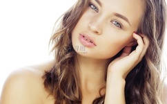 韩国演员楼梯摔落去世